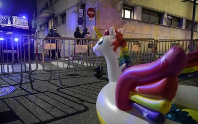 Un flotador davant agents de la Policia Nacional | Roger Benet